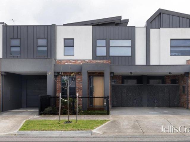 Townhouse for sale in Camerons Creek, Victoria