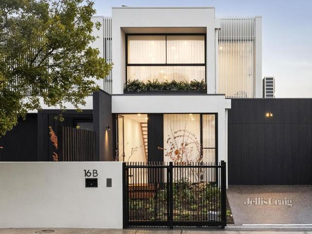 Townhouse for sale in Glen Huntly