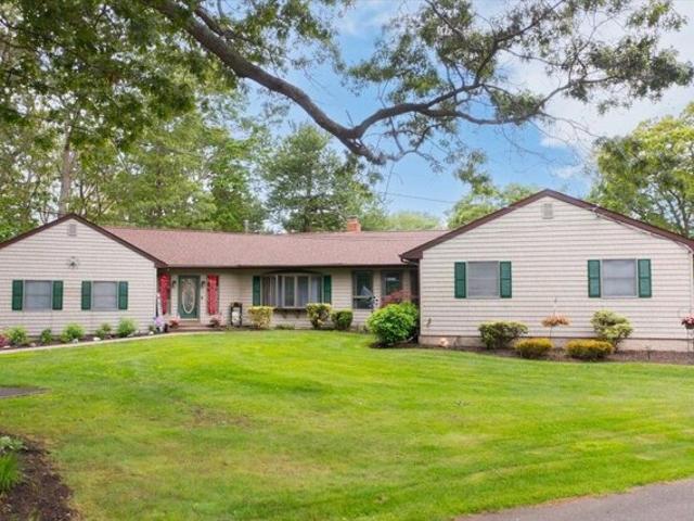 House for sale in Holtsville House for sale in Holtsville