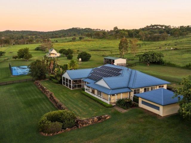 Cottage for sale in Oaky Creek, Queensland