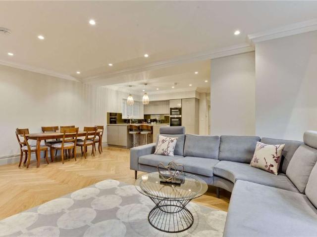 Apartment for rent in Fole, Surrey