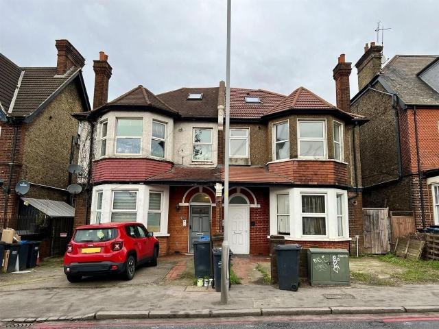 House for rent in London Borough of Croydon, Waddon