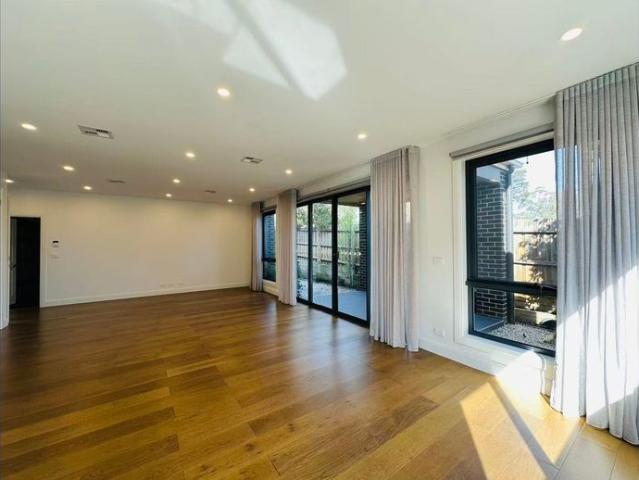 Townhouse for rent in Doncaster East, Melbourne