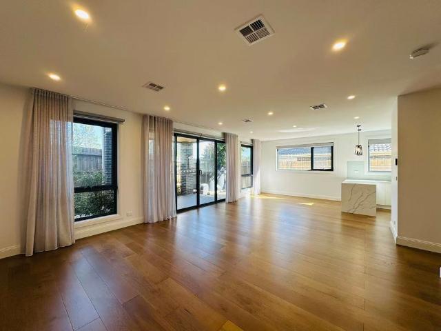Townhouse for rent in Doncaster East, Melbourne