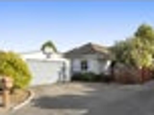House for sale in Chaslands, Canterbury