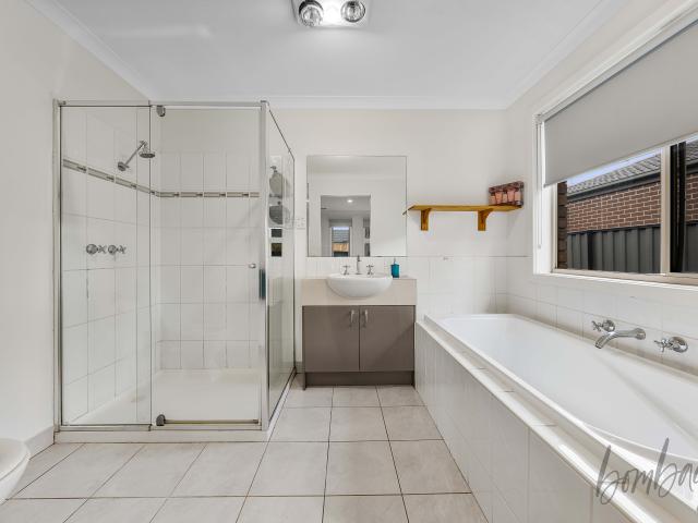House for sale in Greenvale Lakes, Melbourne
