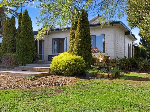 Cottage for sale in Koorooman, Victoria