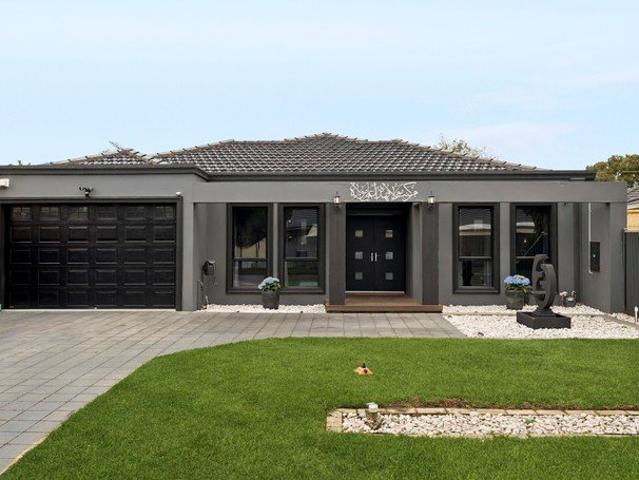 House for sale in Parkwood Green, Melbourne