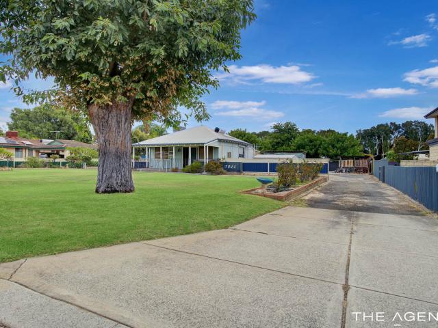Cottage for sale in Mundijong, Western Australia