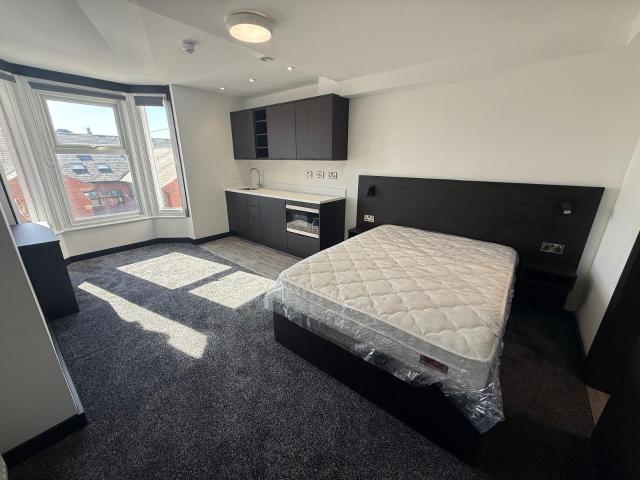 Studio for rent in Caldermill, East Midlands