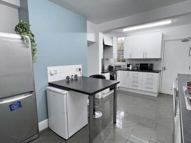 Room for rent in Iffley Fields, The Slade