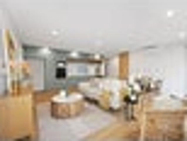 Townhouse for sale in Chaslands, Canterbury