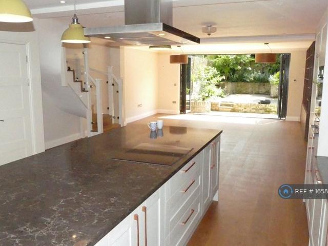 House for rent in Fulham, Walham Green