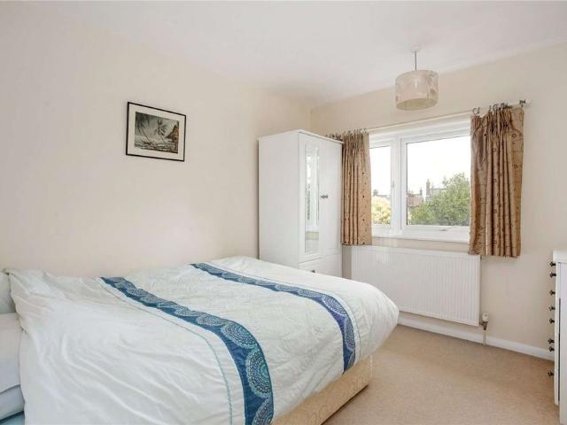 Townhouse for rent in Hatching Green, Five Acres