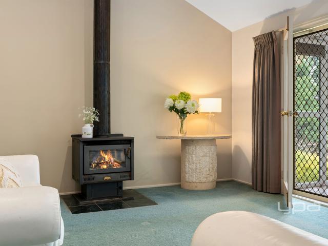 Cottage for sale in Camerons Creek, Victoria