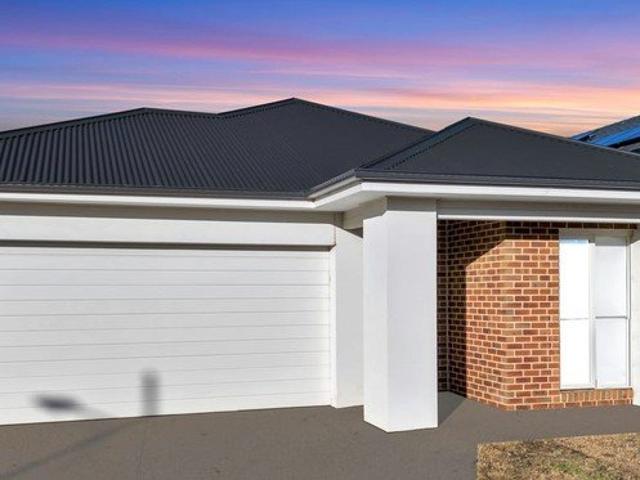 House for rent in Mount Atkinson, Melbourne