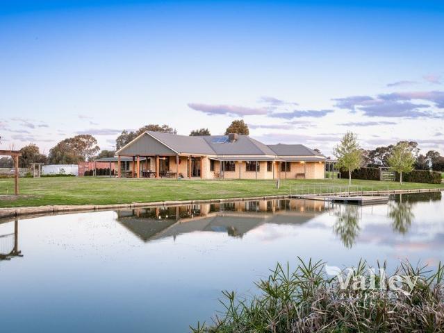 Cottage for sale in Tatura East, Victoria