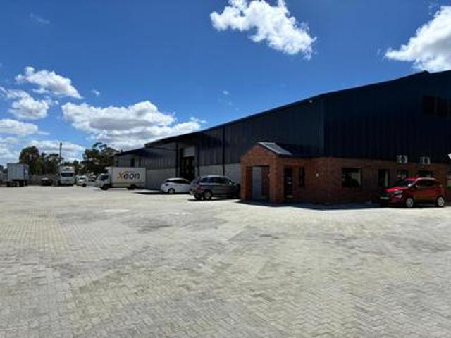 Commercial for rent in Beachview, Eastern Cape