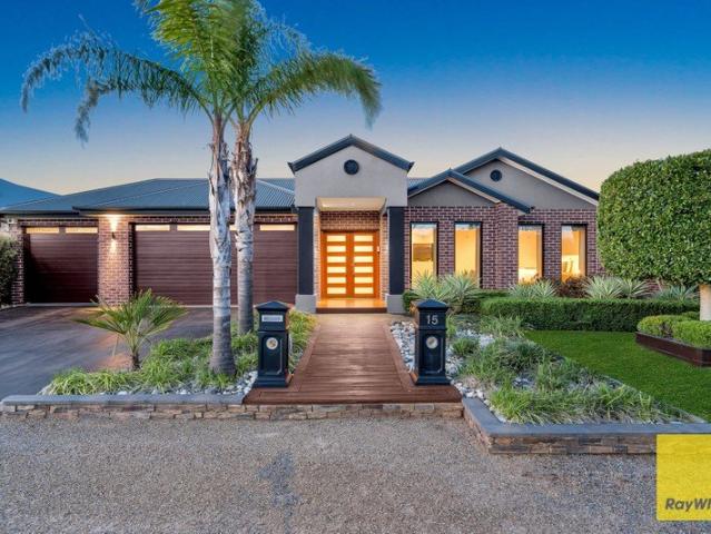 House for sale in Ashley Gardens, Melbourne