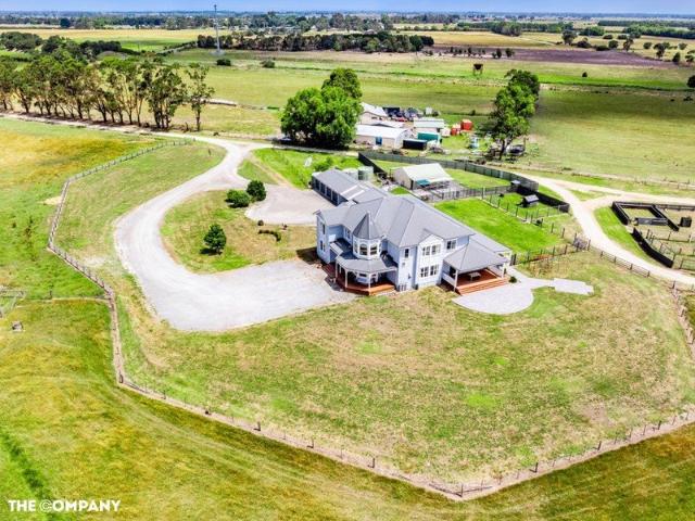 Cottage for sale in Cardinia, Melbourne