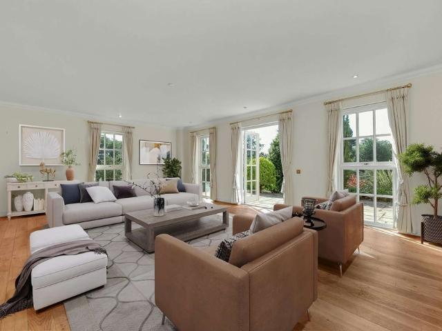 House for rent in Lower Green Esher, Blackhills