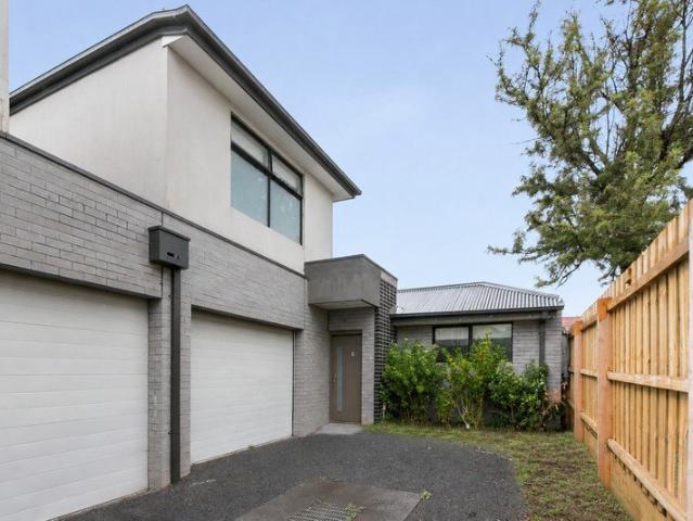 Townhouse for rent in Reservoir, Melbourne