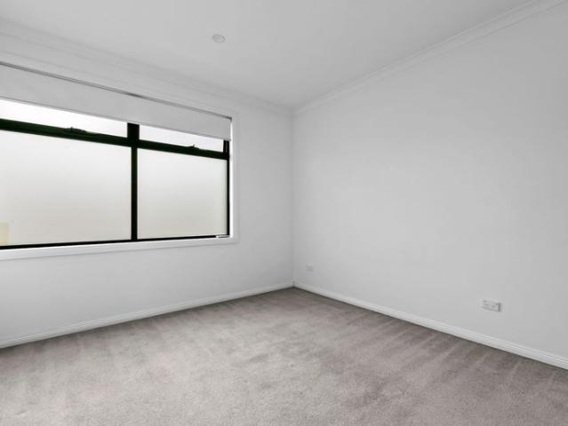 Townhouse for rent in Reservoir, Melbourne
