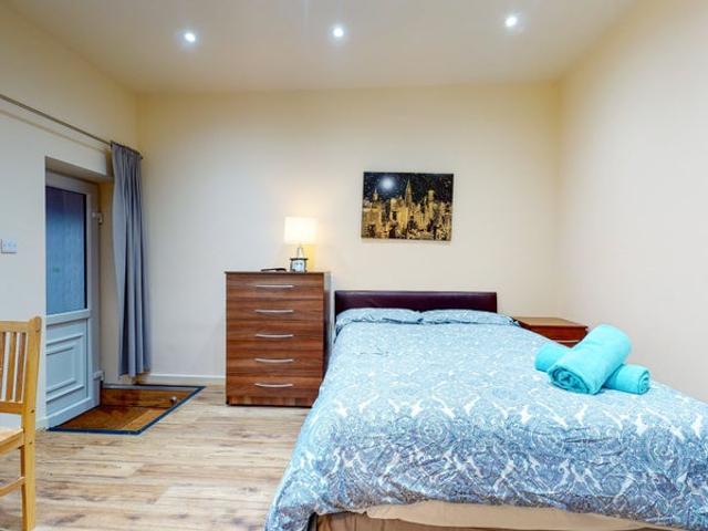 Studio for rent in Mapesbury, Greater London
