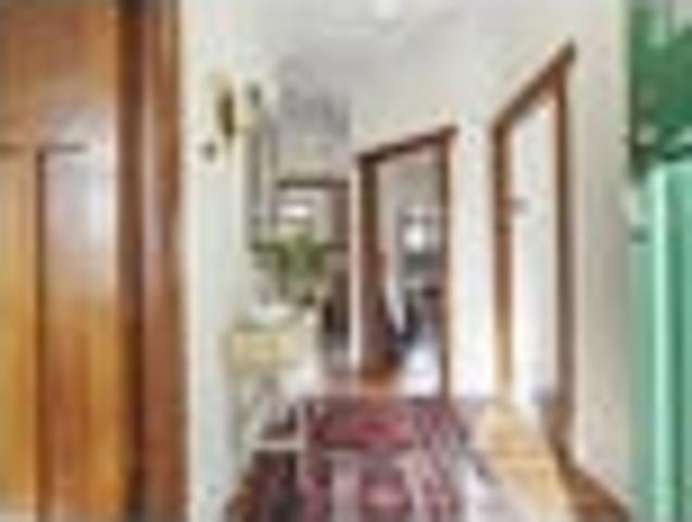 House for sale in Hamilton East