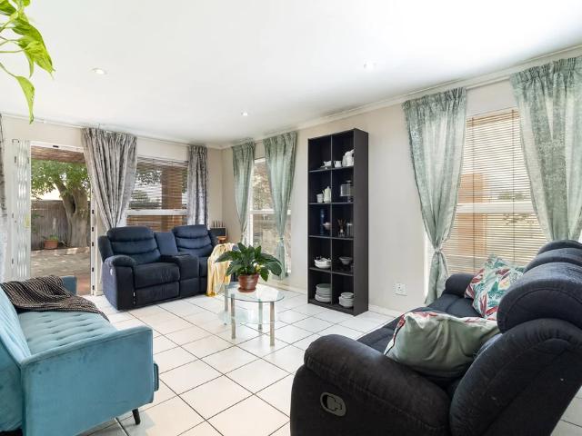 Townhouse for sale in Parow, Western Cape