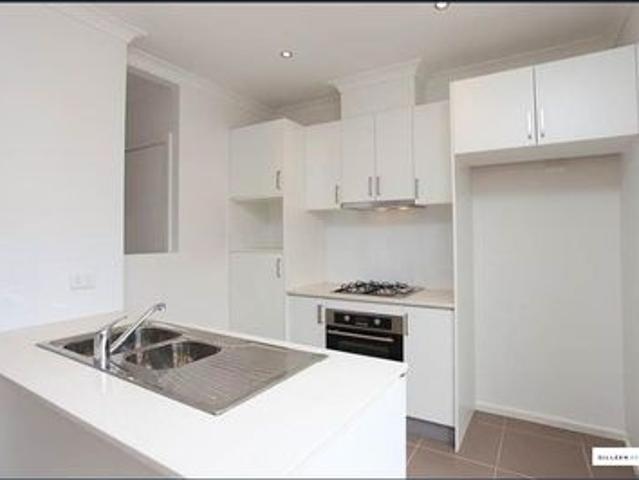 Townhouse for rent in Eucalypt Estate, Melbourne