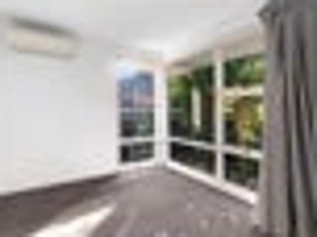 Apartment for sale in Chaslands, Canterbury