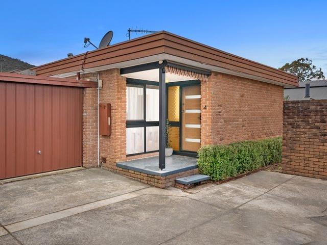 Apartment for sale in Ferntree Gully, Melbourne