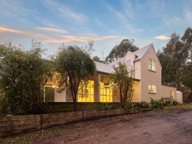 Cottage for sale in Victoria