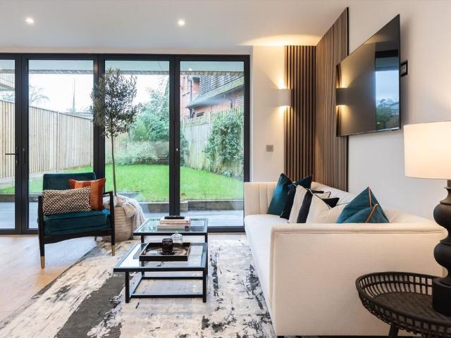 House for rent in London Borough of Merton, Raynes Park