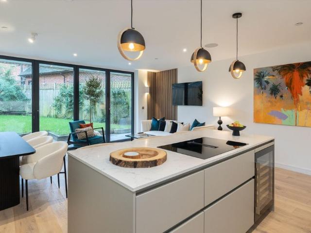 House for rent in London Borough of Merton, Raynes Park