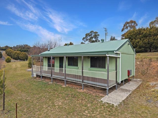 Cottage for sale in Oberon, New South Wales