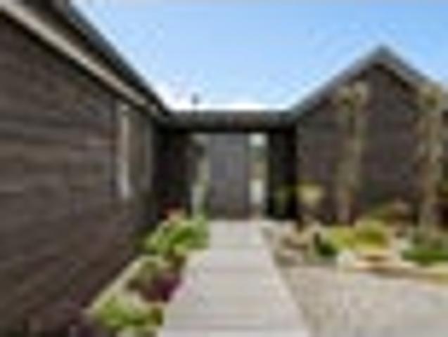 House for sale in Otakou