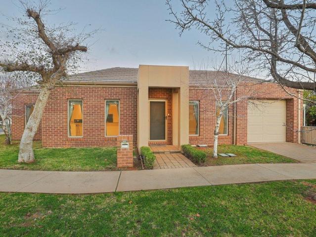Townhouse for sale in Mildura, Victoria
