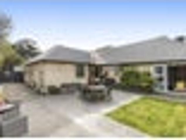 House for sale in Chaslands, Canterbury