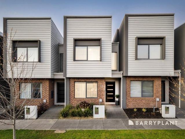 Townhouse for sale in Waterlea, Melbourne