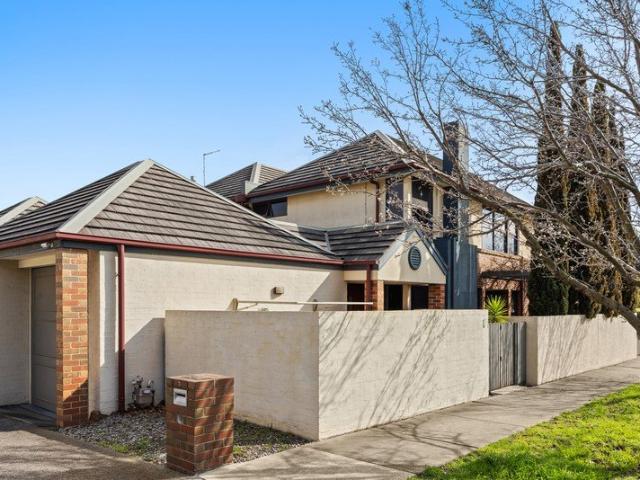 Townhouse for rent in Camerons Creek, Victoria