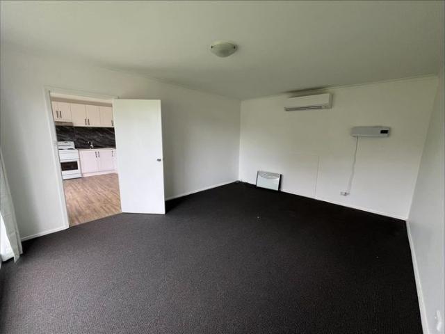 House for rent in Churchill, Victoria