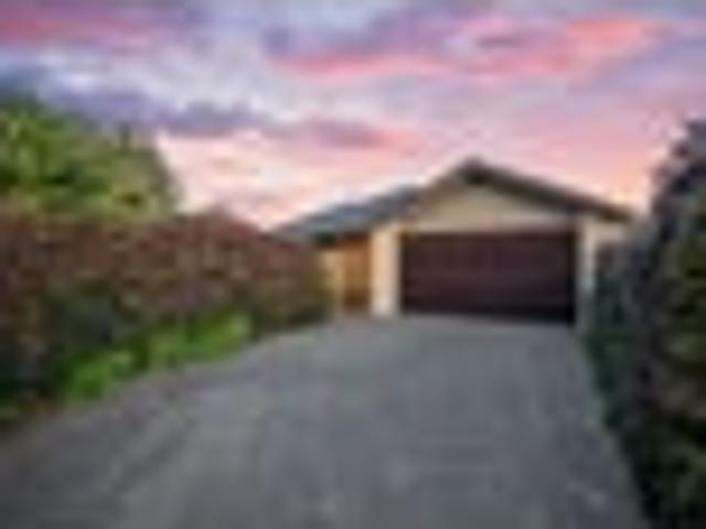 House for sale in Chaslands, Canterbury