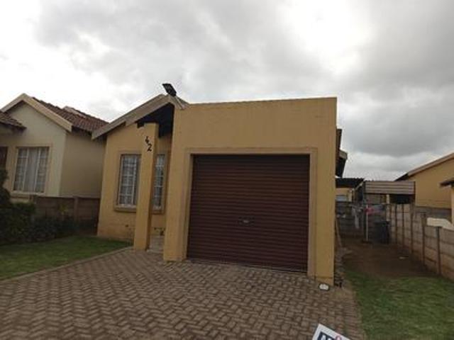 Apartment for sale in Mohlakeng, Gauteng