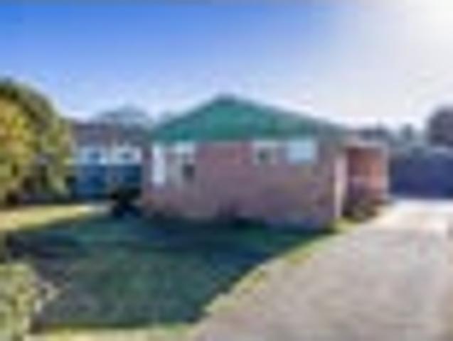 House for sale in Chaslands, Canterbury