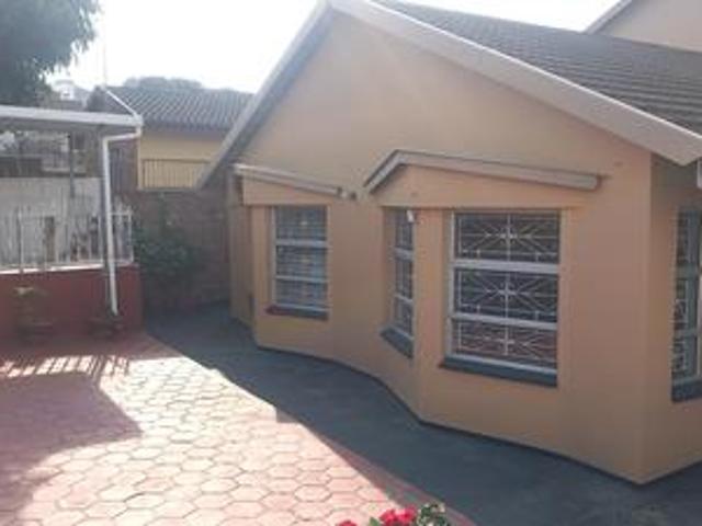 House for sale in Chatsworth, Kwazulu-natal