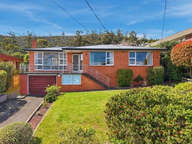 House for sale in Howrah Heights, Hobart