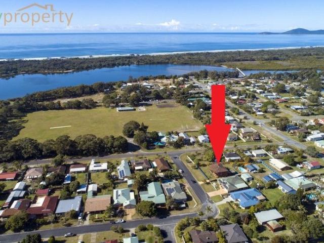 House for sale in Stuarts Point