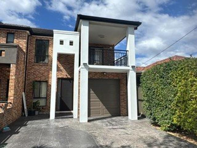 Duplex for rent in Sydney, New South Wales